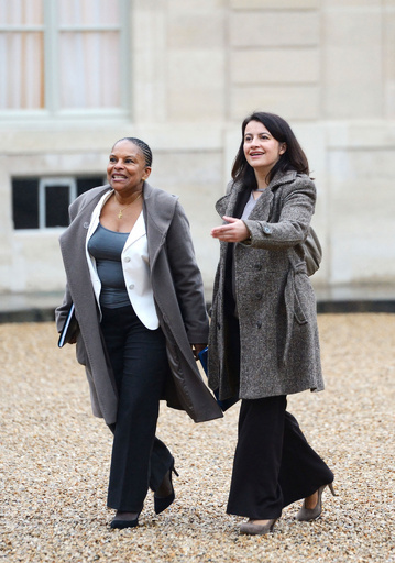 パリの女性にズボン着用を禁じた条例は無効、フランス