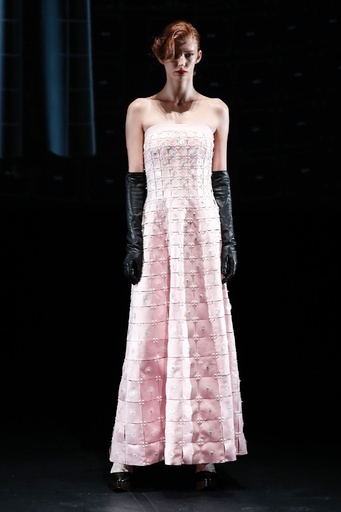 「ユイマナカザト」17/18年秋冬パリ・オートクチュール