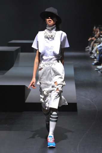 ファセッタズム流ドレスダウンを表現、15年春夏
