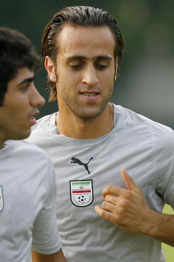 イラン代表がウズベキスタン戦へ向け練習