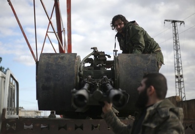 シリア政府軍、クルド部隊支援で北部マンビジに展開 同盟関係に変化