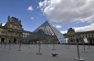 パリへの日本人観光客46％減、仏観光 襲撃事件などで不振