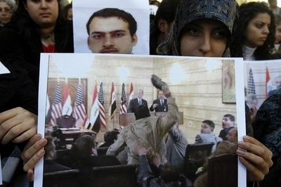 「靴キャッチすればよかった」、ブッシュ前大統領が回想