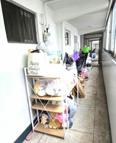 韓国・マンション共用廊下に私物が山積み…ネットで「消防に通報」の声