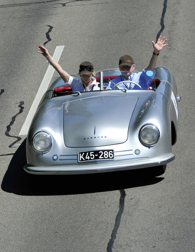 自動車誕生125周年、クラシックカーでパレード ドイツ