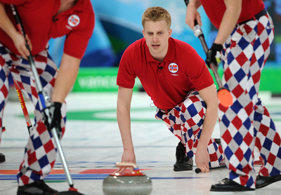 カーリング・ノルウェー代表の派手なズボンが話題に、国王にも献上