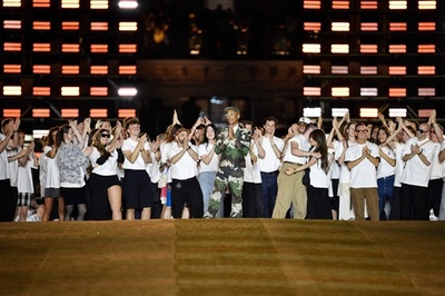 ファレル・ウィリアムスの「ヴィトン」、初コレクション 仏パリ