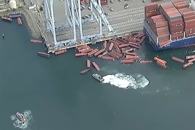 米ロングビーチ港で貨物船事故 コンテナ60個以上が海中に落下