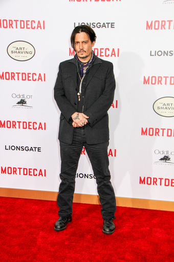 ジョニー・デップの娘リリーローズ、「シャネル」アイウエアの顔に