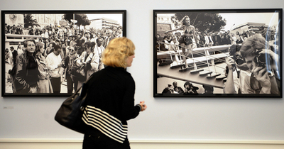 パパラッチが題材の写真展、ベルリンのヘルムート・ニュートン財団で開催