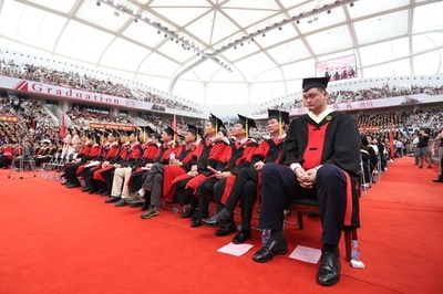 元プロバスケの姚明、7年越しで大学を卒業 「プロ入り時に両親と約束」