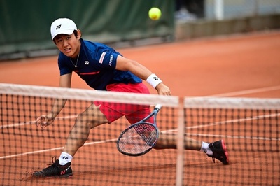 西岡は全仏OP2回戦敗退、地元選手に敗れる