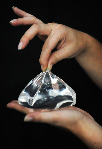 ミス・ユニバース初の二連覇、ベネズエラは整形大国