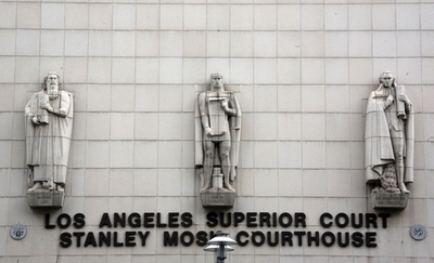 三浦容疑者、ロスで自殺