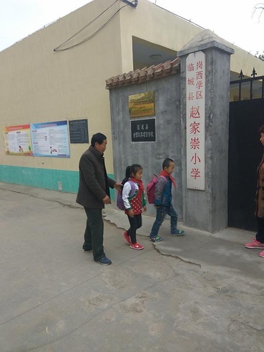 教師夫婦、山間部の小学校を守って34年 中国・河北省