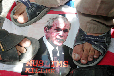 ブッシュ大統領、パキスタン領内への攻撃を承認 米紙