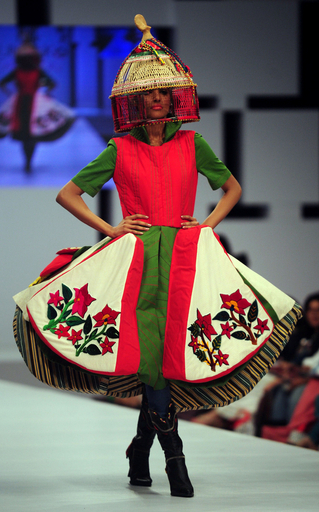 パキスタンで12年春夏サンシルク・ファッションウィーク