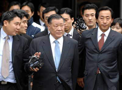 現代自動車会長に懲役3年、横領と背任で実刑判決 - 韓国