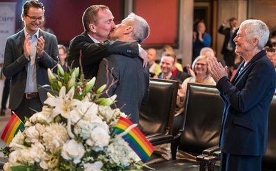 ドイツで同性婚合法化、自治体の計らいで喜びの日曜挙式続々