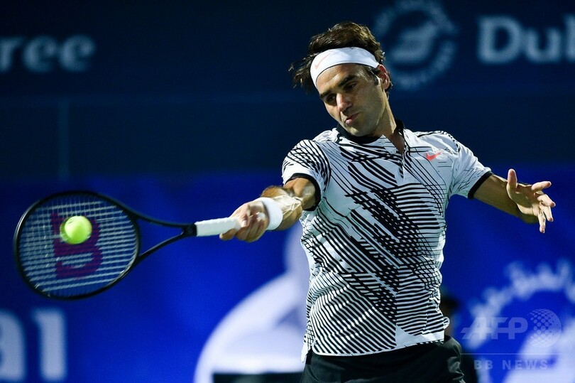 フェデラーが敗れる波乱、予選勝者の116位に不覚 ドバイ選手権