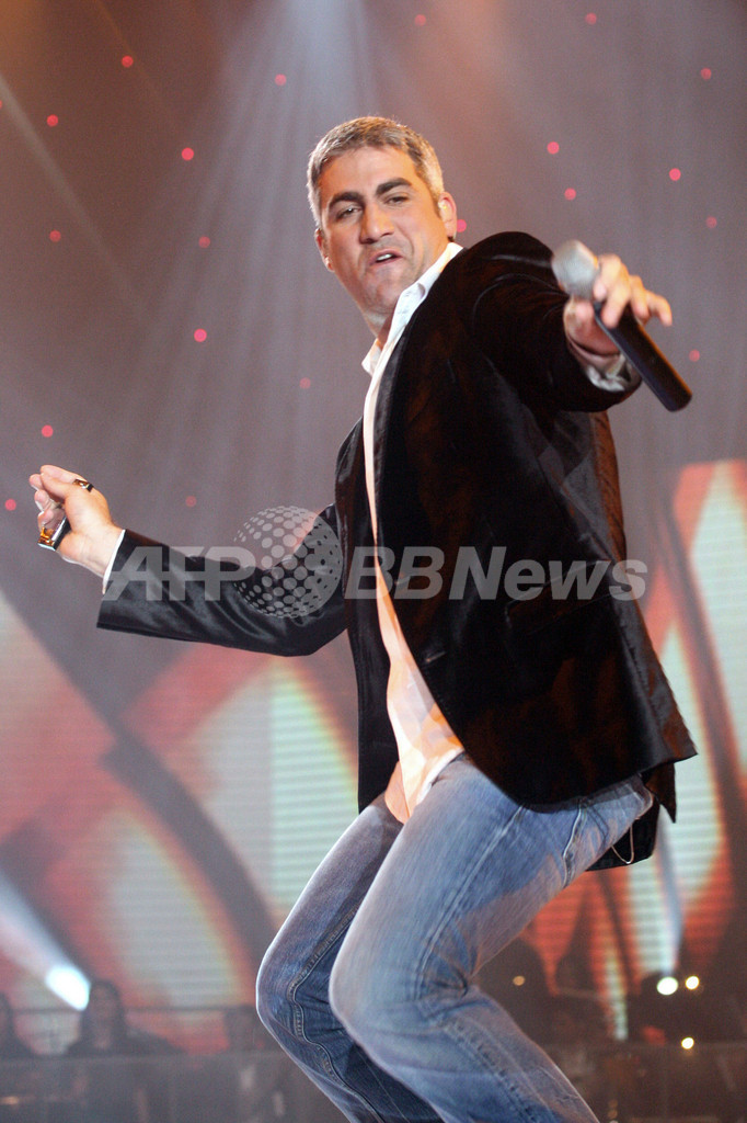 第1回「アジアン・アイドル」はシンガポールのHady Mirzaに決定