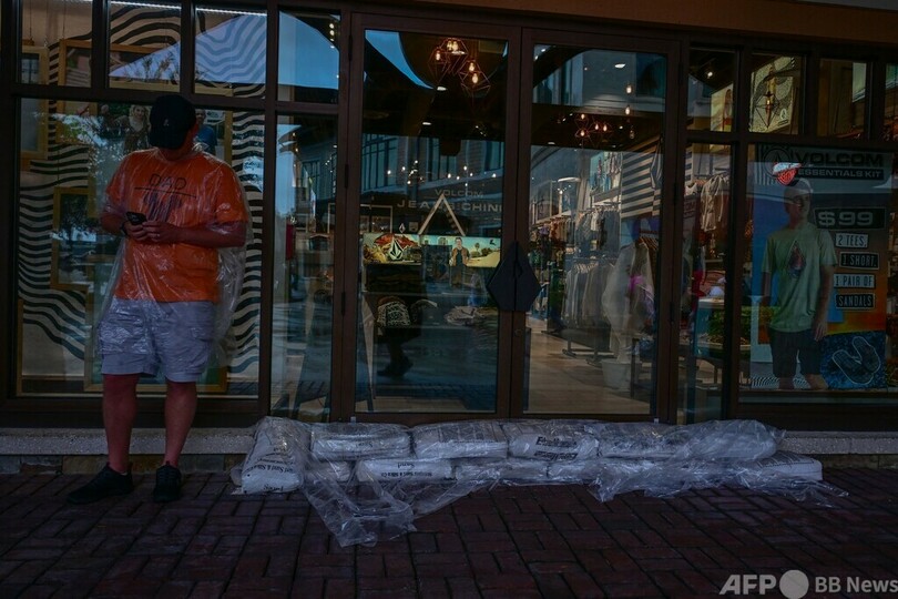 ハリケーン襲来前のディズニー、駆け込み入園組も 米フロリダ州