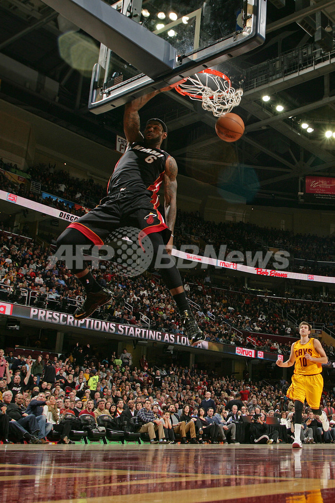 ヒート8連勝、ジェームズの古巣キャバリアーズに快勝