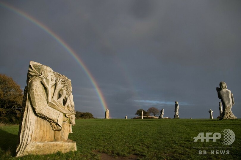 133体の聖人像並ぶ谷、目指すは1000体 フランス