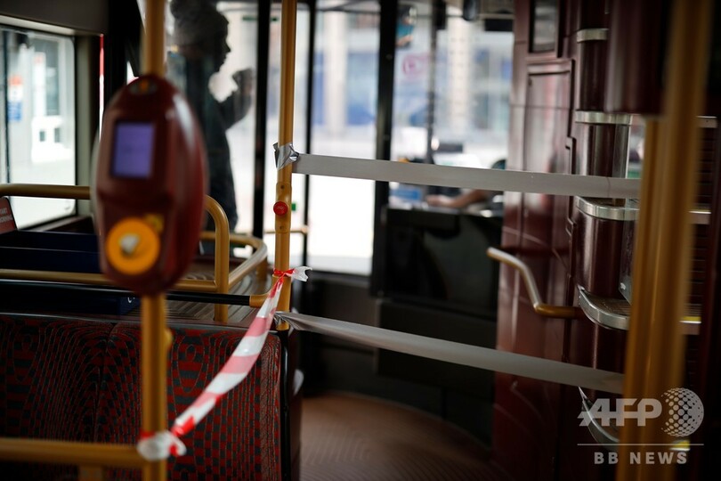 英ロンドンのバス運転手20人死亡、新型コロナの新たな防護措置導入へ