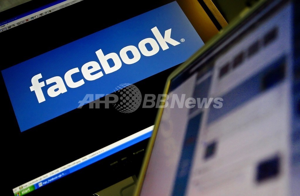 米フェースブック、授乳する女性の写真削除で抗議集中 米フェースブック、授乳する女性の写真削除で抗議集中