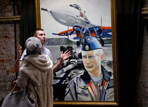 大統領はヒーロー？ ロシアで「スーパープーチン」展 写真10枚