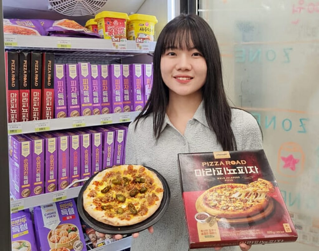 韓国コンビニの冷凍ピザ、30年の絶対王者・冷凍餃子を打ち破る 写真枚
