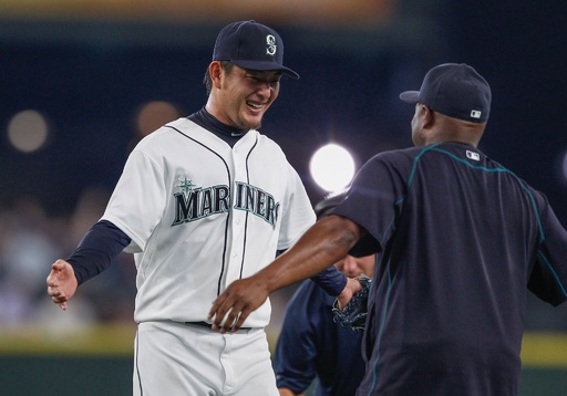岩隈がノーヒットノーラン達成！日本人投手では野茂氏以来の快挙 写真
