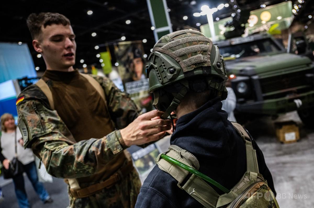 ドイツ人男性、長期国外滞在には軍の承認が必要 新兵役法 写真5枚 国際