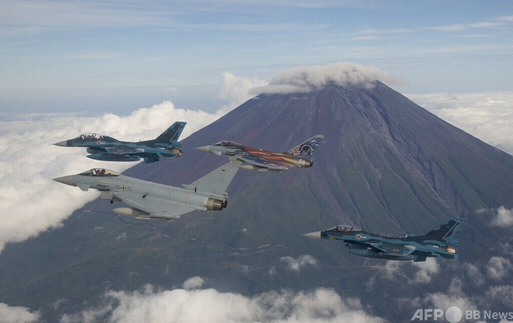 Japan Says Scrambled Jets After Russian Planes Seen Off Coasts 写真1枚 国際 ...