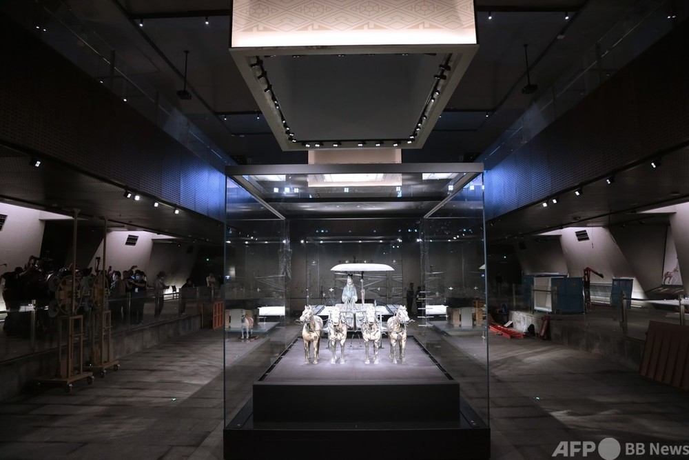 F4-6.1) 中国西安泰始皇陵二号銅馬車 4頭 伝統工芸品 ケース