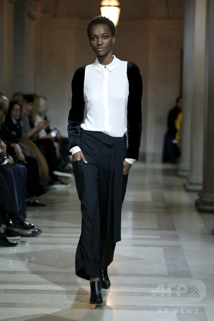 「キャロリーナ ヘレラ」16/17年秋冬コレクション