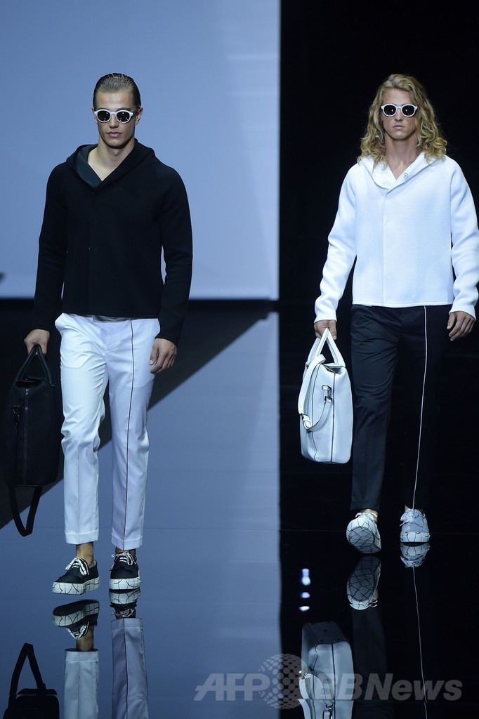 モノトーンのクリーンなスタイル、「エンポリオ アルマーニ」15年春夏メンズ