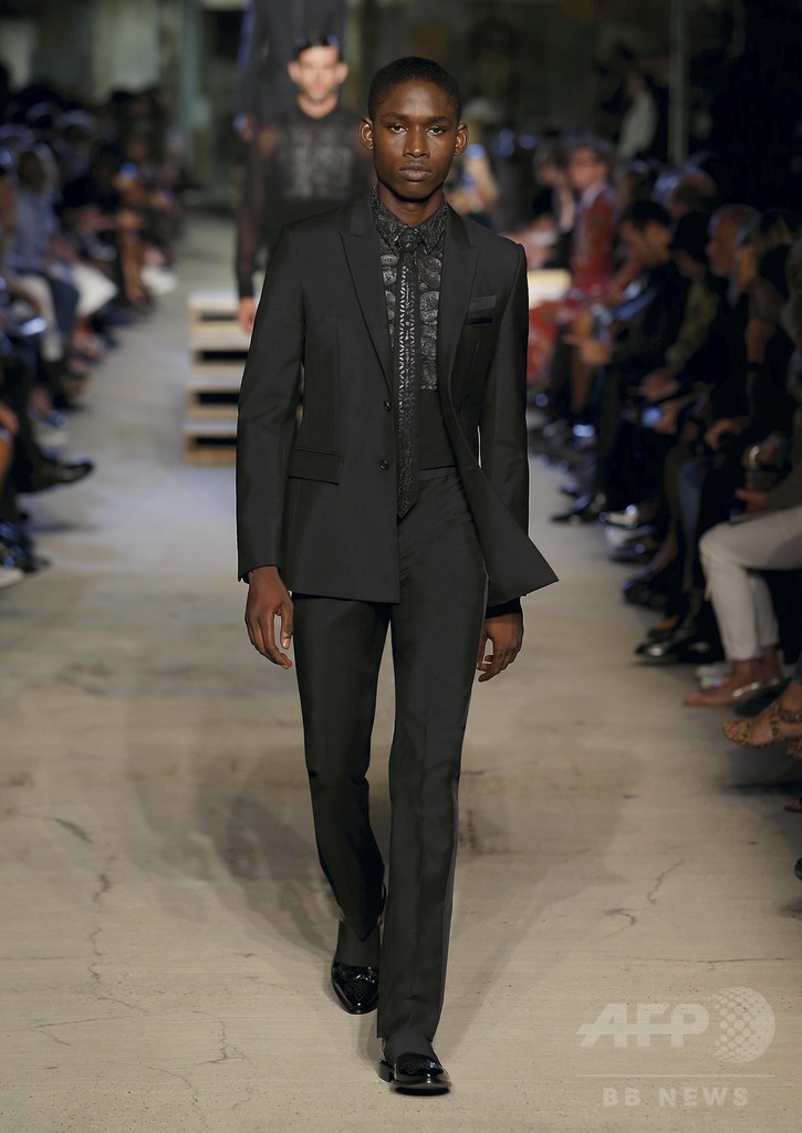 「ジバンシィ」16年春夏コレクション