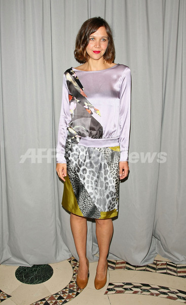 マギー・ギレンホール、「ドリス ヴァン ノッテン」の受賞を祝福