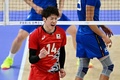 パリ五輪、バレーボール男子準々決勝、イタリア対日本。ガッツポーズを見せる石川祐希（2024年8月5日撮影）。(c)Miguel MEDINA / AFP