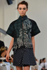イタリア・ミラノ市内で発表された「アントニオ マラス（ANTONIO MARRAS）」13年春夏コレクション（2012年9月22日撮影）。(c)AFP/GIUSEPPE CACACE