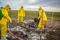 ロシア・ヤマル半島のヤルセールで、消毒作業に当たる当局者。ロシア非常事態省提供（2016年8月8日提供）。(c)AFP/Russian Emergency Ministry