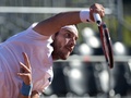 男子テニス、国別対抗戦デビスカップワールドグループ1回戦、アルゼンチン対ブラジル。サーブを放つアルゼンチンのレオナルド・メイヤー（2015年3月6日撮影）。(c)AFP/JUAN MABROMATA