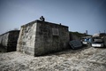 仏エクス島にある古い要塞（2021年4月1日撮影）。(c)Philippe LOPEZ / AFP