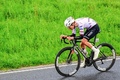 自転車ロードレース、リエージュ～バストーニュ～リエージュ。先頭で走るUTEのタデイ・ポガチャル（2024年4月21日撮影）。(c)DIRK WAEM / Belga/ AFP