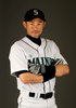 米大リーグ（MLB）のシアトル・マリナーズ（%%Seattle Mariners%%）は25日、キャンプが行われているアリゾナ州ピオリア（Peoria）でメディア向けのフォトデーを催した。写真はポーズをとるイチロー（%%Ichiro Suzuki%%）。（2010年2月25日撮影）(c)AFP/Getty Images/Ezra Shaw