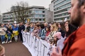オランダ・ハーグの国際司法裁判所前で、ロシアに抗議する人々（2022年3月16日撮影）。(c)Phil nijhuis / ANP / AFP