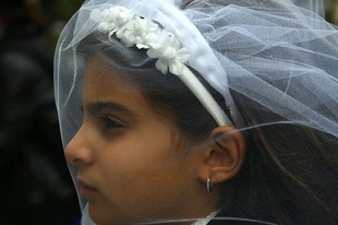 世界の児童婚、減少傾向も根絶には300年 ユニセフ