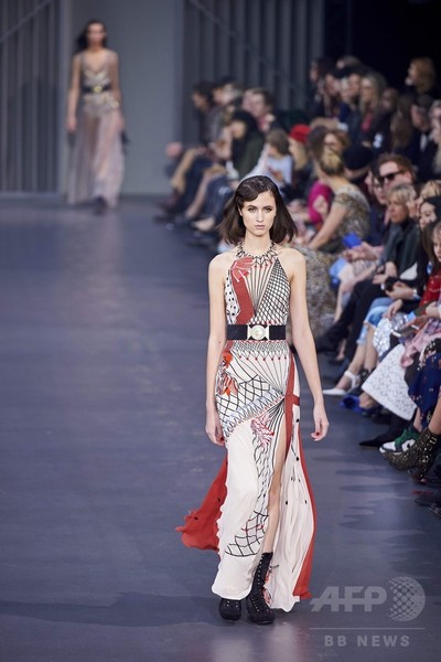 クラシックモダンなアーミーやドレススタイル テンパリー ロンドン 18 19年秋冬 写真34枚 ファッション ニュースならmode Press Powered By Afpbb News